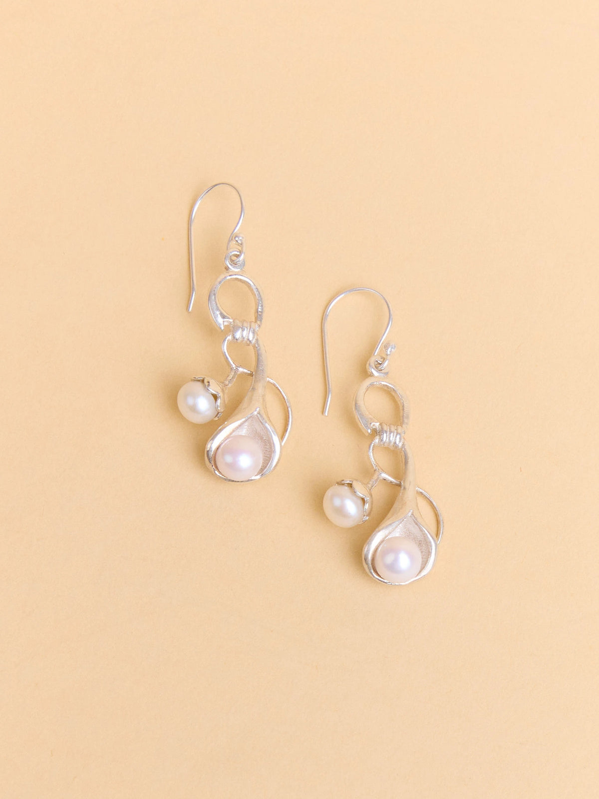 Lola Pearl Dangle