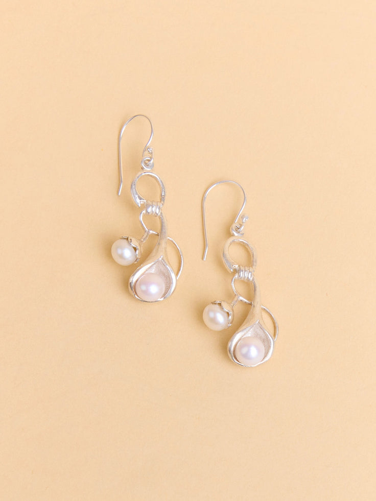 Lola Pearl Dangle