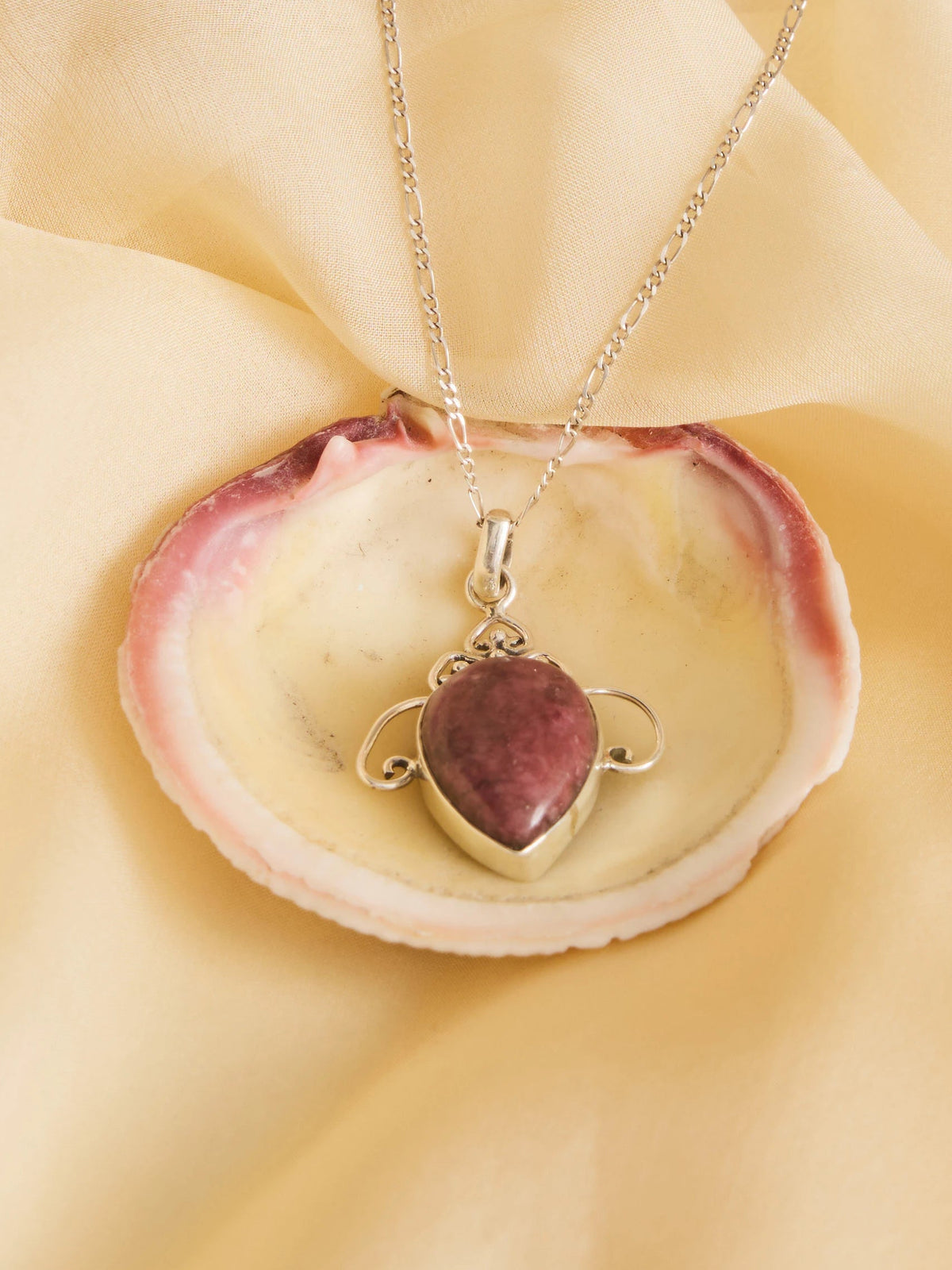 Isla Pendant