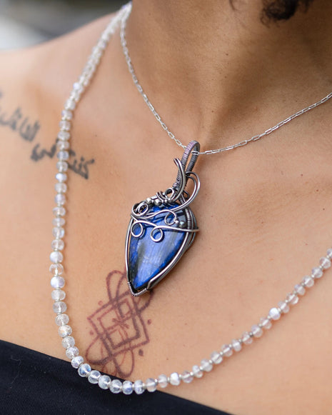 Nyra Pendant