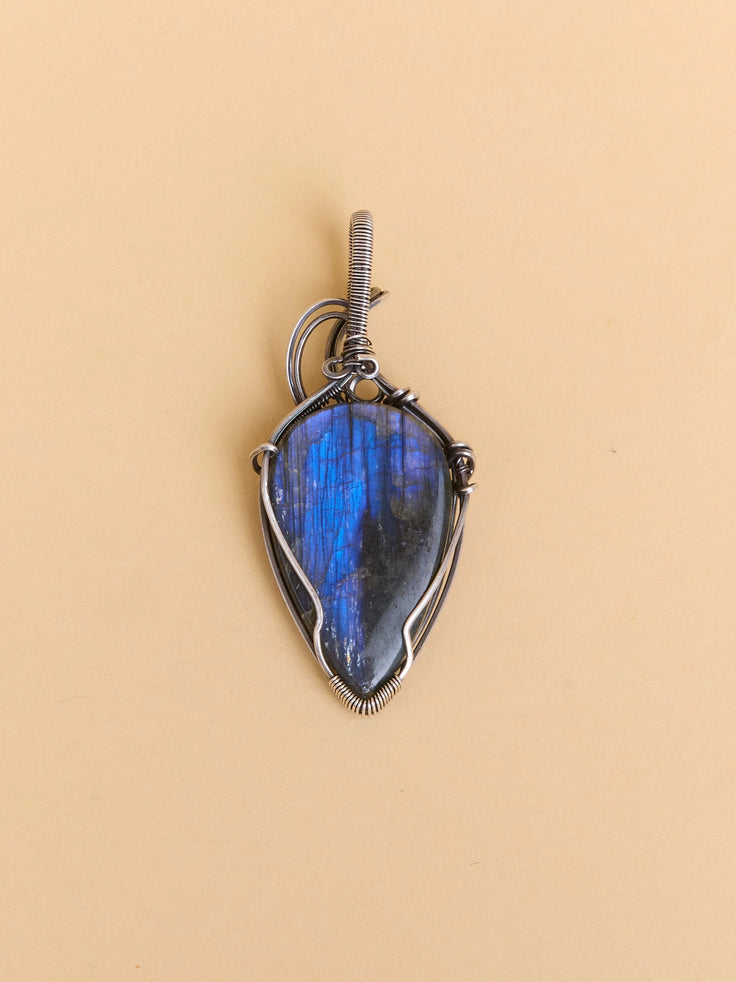 Nyra Pendant