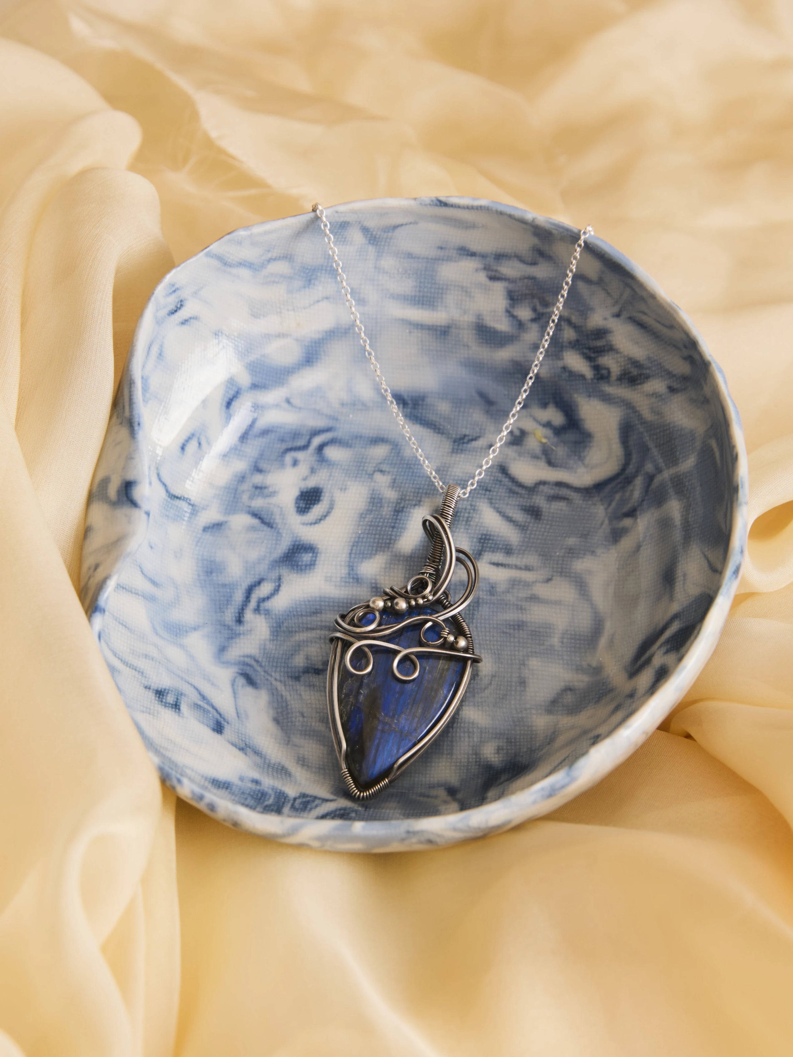Nyra Pendant